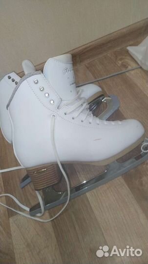 Профессиональные фигурные коньки