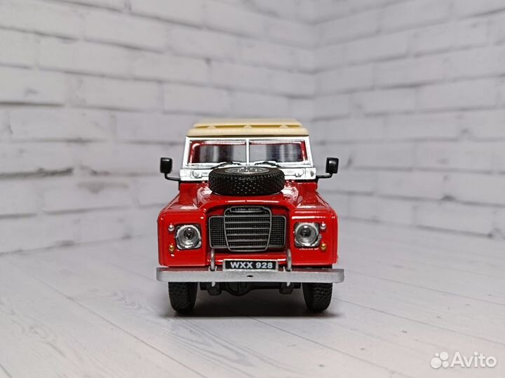 Модель Land Rover Series 109 1:43 Cararama