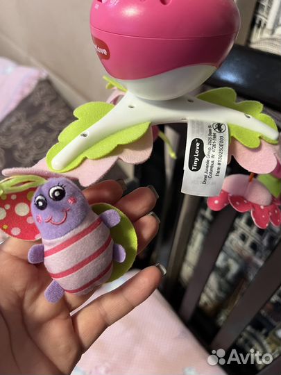 Мобиль на кроватку tiny love бумбокс для девочки