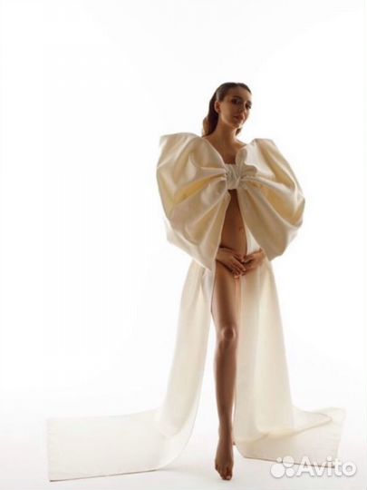 Белый атласный бант