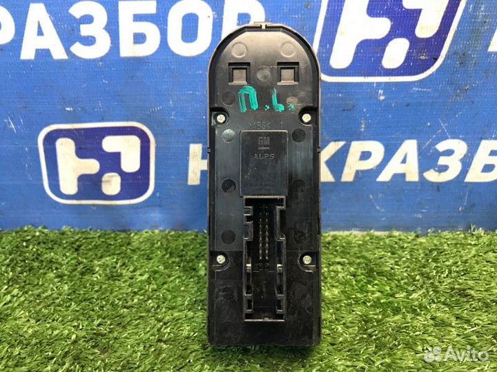 Блок управления стеклоподъемниками Opel Zafira B