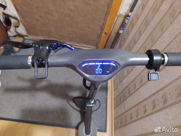 Электросамокат бу в хорошем состоянии гарантийный