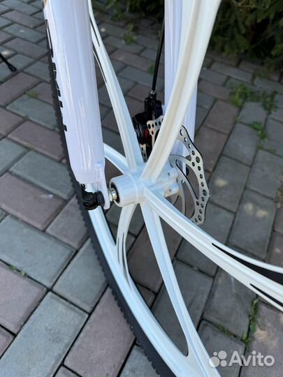 Новые BMW на литых 26 дисках,21 склрость Shimano