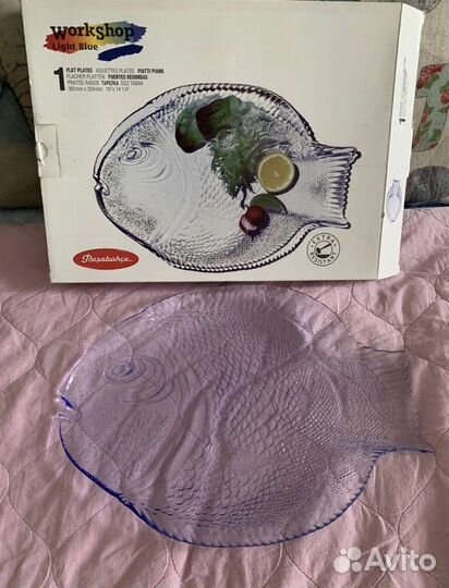 Поднос в виде рыбы стекло