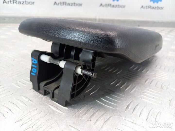 Крышка подлокотника Toyota Rav 4 XA40 2.0 3ZR-FE