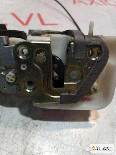 Замок двери задний правый mazda spiano