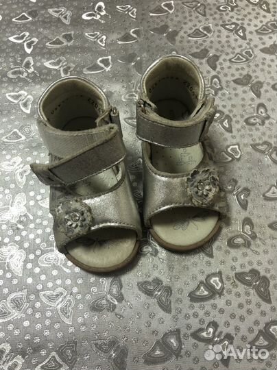 Сандалии для девочки новые