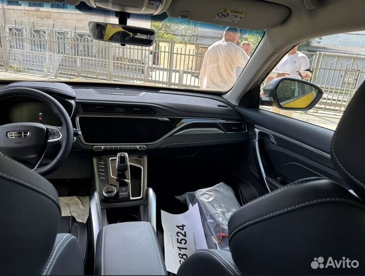 Водитель Geely Atlas pro комфорт класс