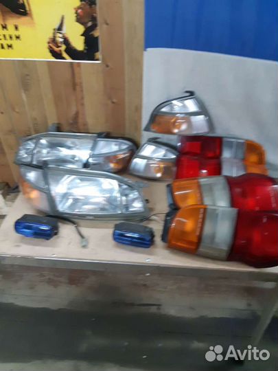 Toyota Hiace 95-06 оптика оригинал