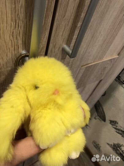 Брелок на сумку зайка пушистик желтый кролик