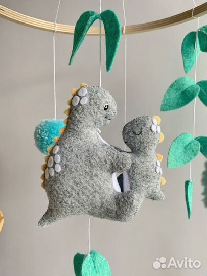 Мобиль в кроватку из фетра