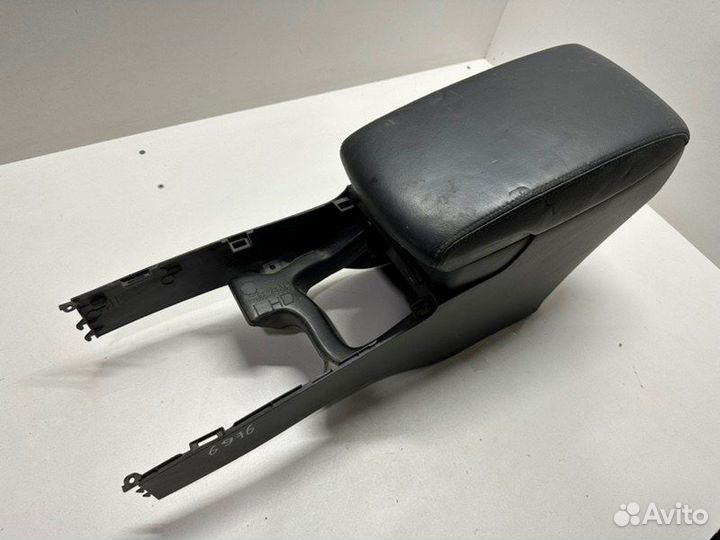 Подлокотник Toyota Camry V40/V45 2006-2011