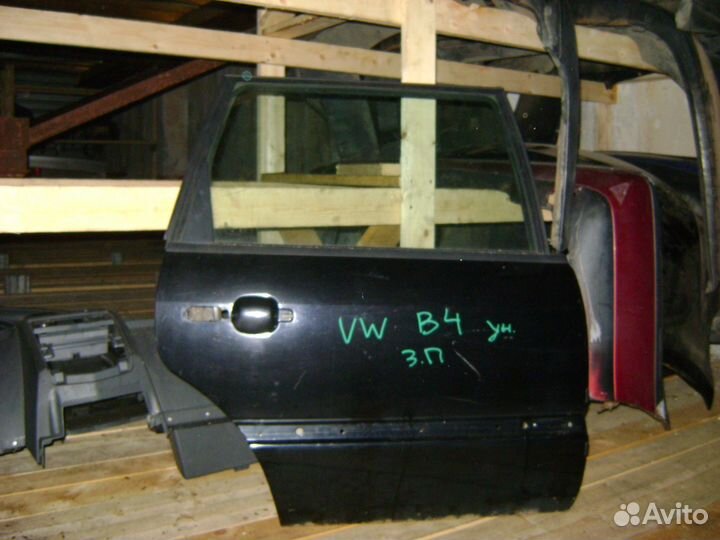 Дверь задняя правая Фолькцваген Пассат Б4 черный