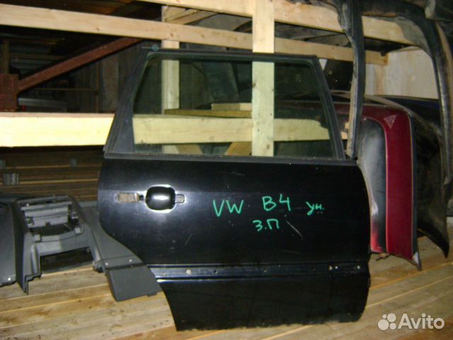 Дверь задняя правая Фолькцваген Пассат Б4 черный