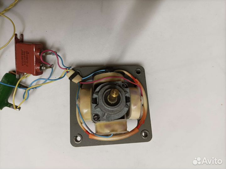 Электродвигатель с проигрывателя