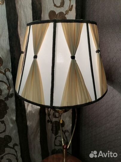 Торшер со столиком