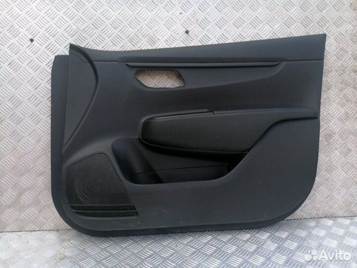 Обшивка двери передняя правая Kia Rio FB 1.6 G4FG