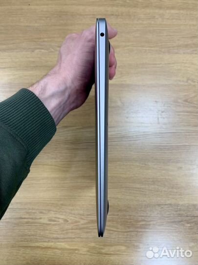 Macbook Air M1 8/256gb Space Gray, 28 циклов+чехол