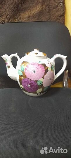 Фарфоровый чайник