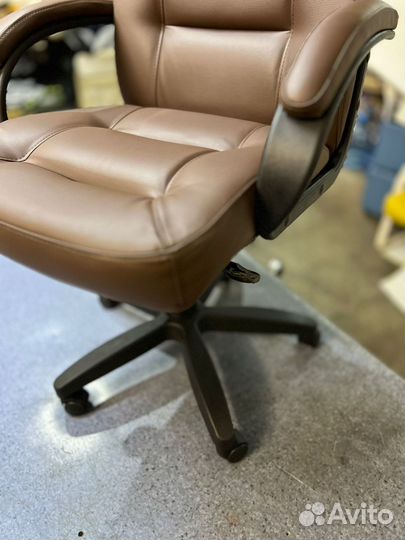 Офисное компьютерное кресло