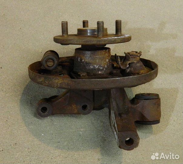 Кулак задний правый Toyota Corolla Е110