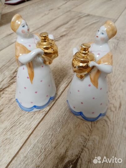 Статуэтка девушка с самоваром