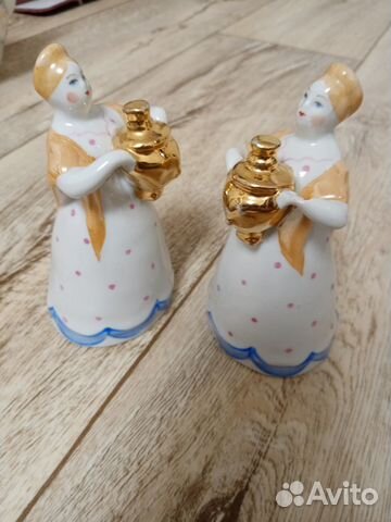 Статуэтка девушка с самоваром