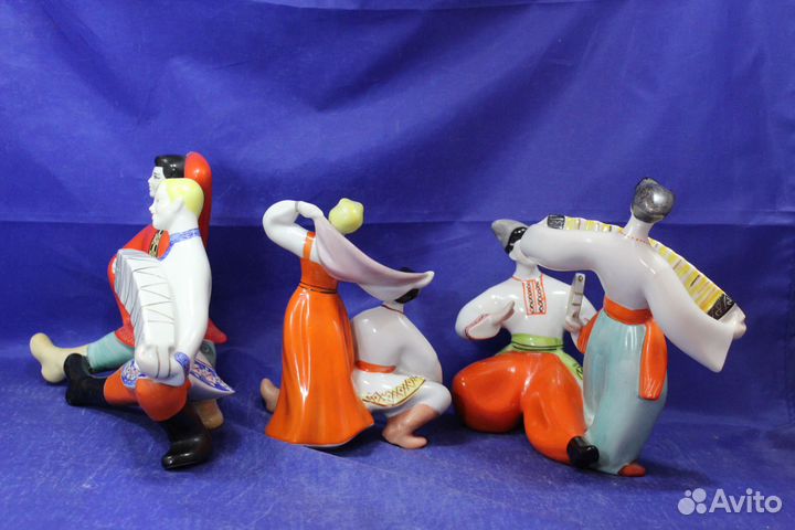Три Фарфор статуэтки Русский танец балалайку бубен