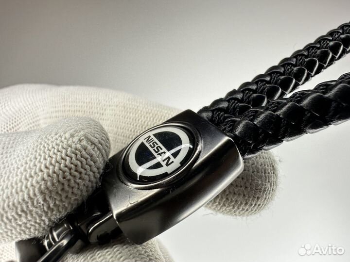 Брелок Nissan поводок