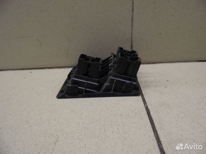 Накладка (кузов внутри) Hi Lux 2015