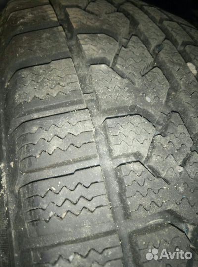 Kumho I'Zen RV Asymmetric 215/60 R17