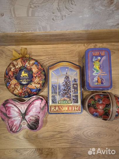 Жестяные банки, шкатулка музыкальная из по чая