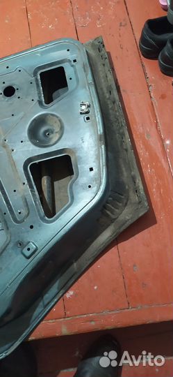 Дверь левая задняя priora