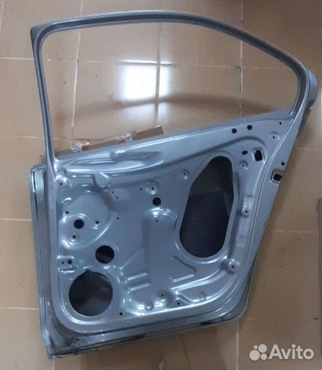 Дверь задняя правая skoda rapid