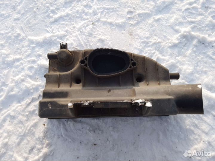 Резонатор воздушного фильтра Audi 100/45 c4