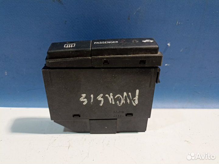 Кнопка подогрева стекла задняя Toyota Avensis 2