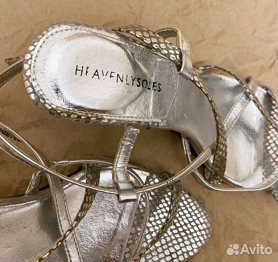 Босоножки серебряные 38