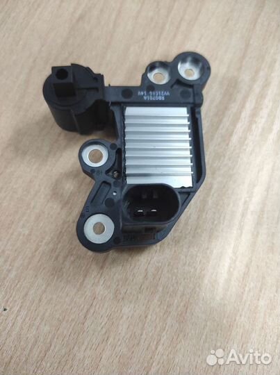 Реле регулятор напряжения генератора Skoda Rapid