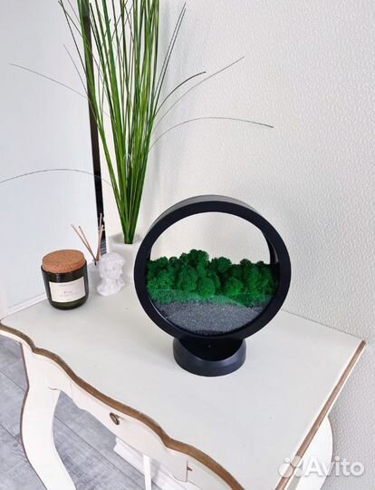 Круглое черное кашпо со мхом на подставке, новое