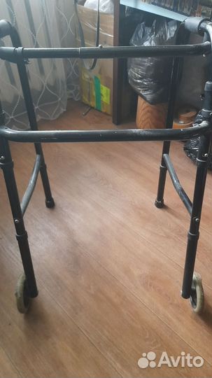 Ходунки для взрослых на колесах