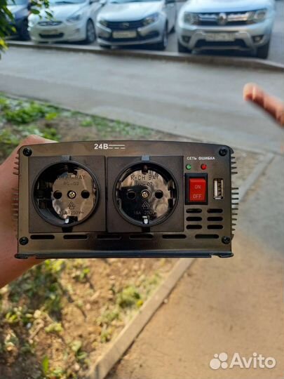 Автомобильный инвертор с 12 на 220