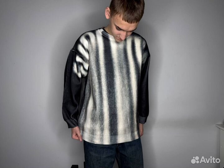 Свитер supreme