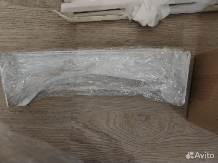 Раковина с кронштейнами и смесителем