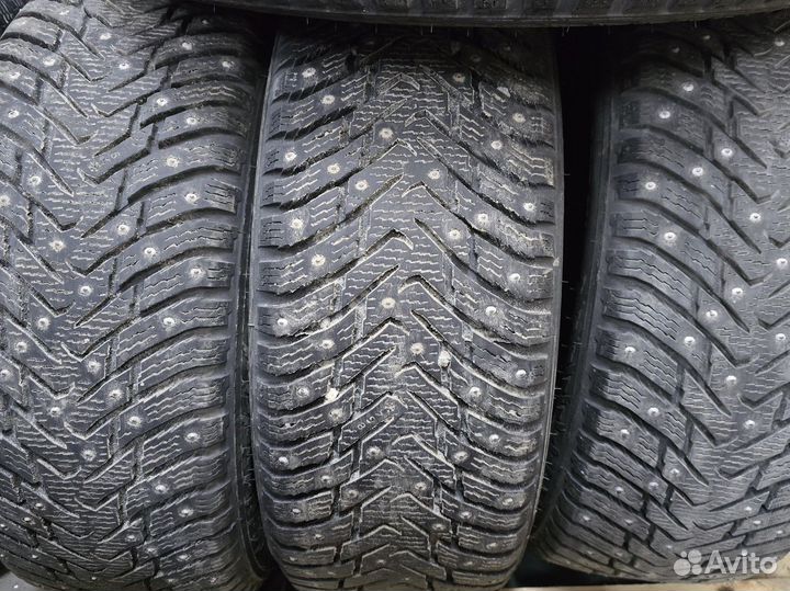Nokian Tyres Hakkapeliitta 8 215/60 R16 99T