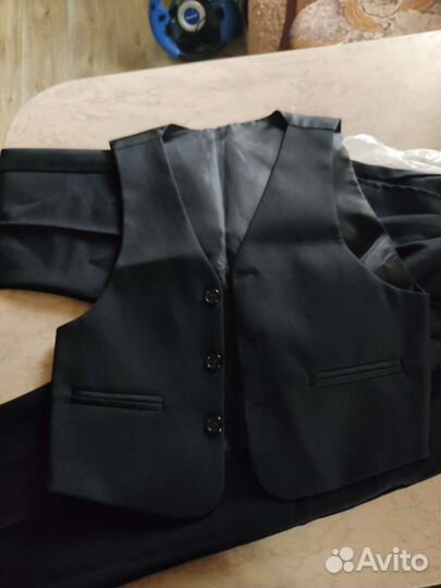 Жилетка и брюки на утренник для мальчика