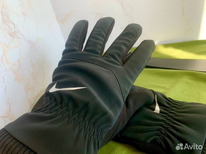 Зимние перчатки nike чёрные сенсорные в ассорт