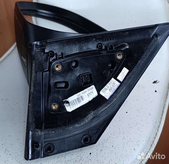 Боковое зеркало