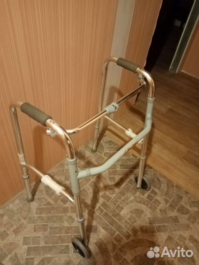 Ходунки для пожилых людей