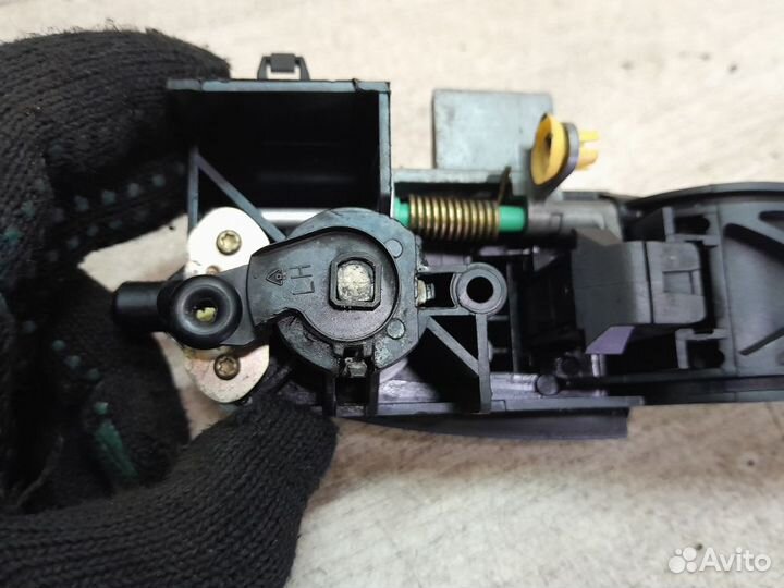 Ручка двери передняя левая Mazda Tribute I (2000—2