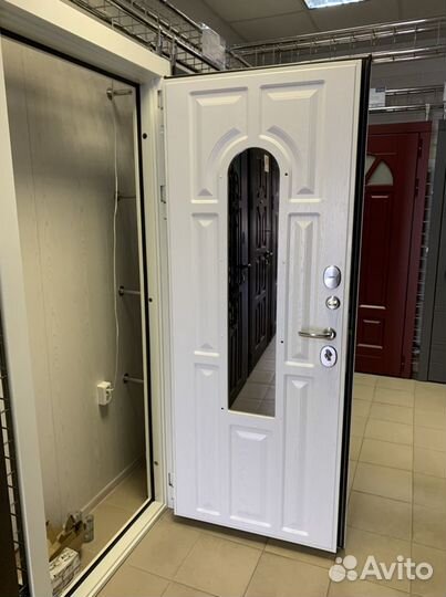 Дверь входная Лион. Белый